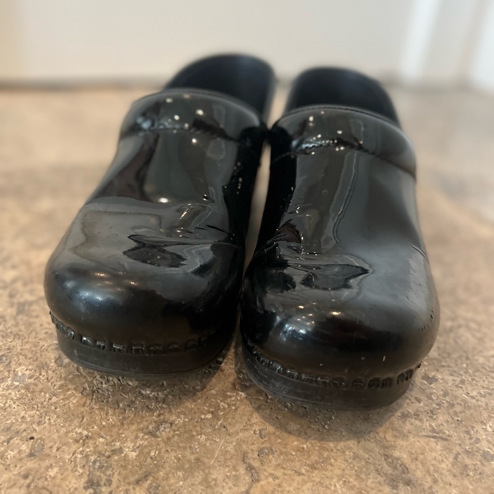 Dansko Black Patent Leather Shoes Clogs